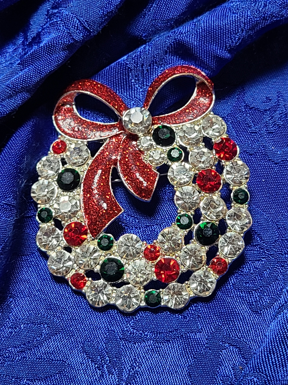 Festive Crystal Wreath Brooch with Red Bow - Women Jewelry